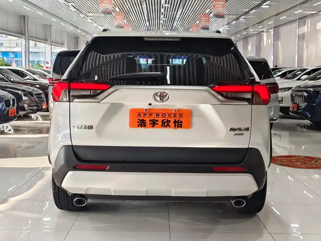 Toyota RAV4 2023 из CN, фото 3