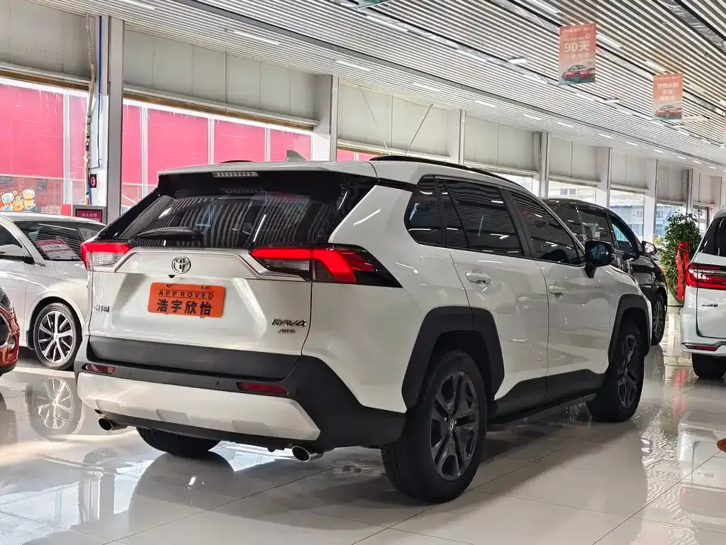 Toyota RAV4 2023 из CN, фото 8