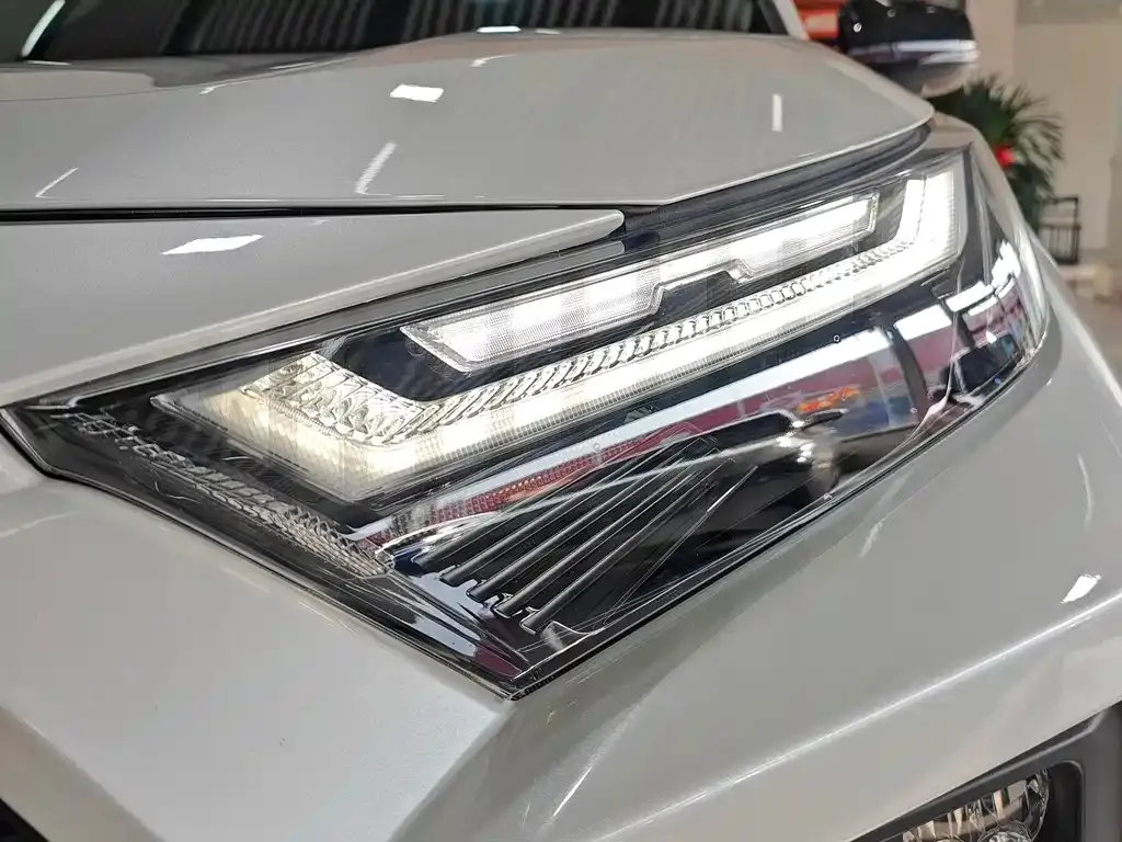 Toyota RAV4 2023 из CN, фото 9