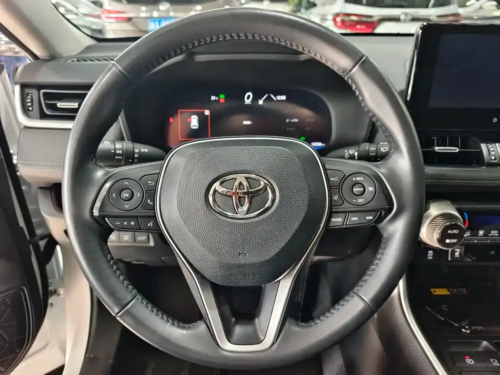 Toyota RAV4 2023 из CN, фото 5