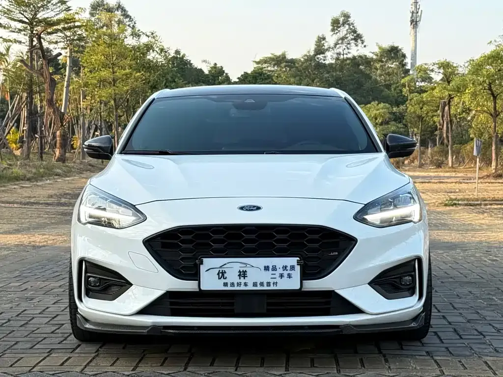 Ford Focus 2022 из CN, фото 8
