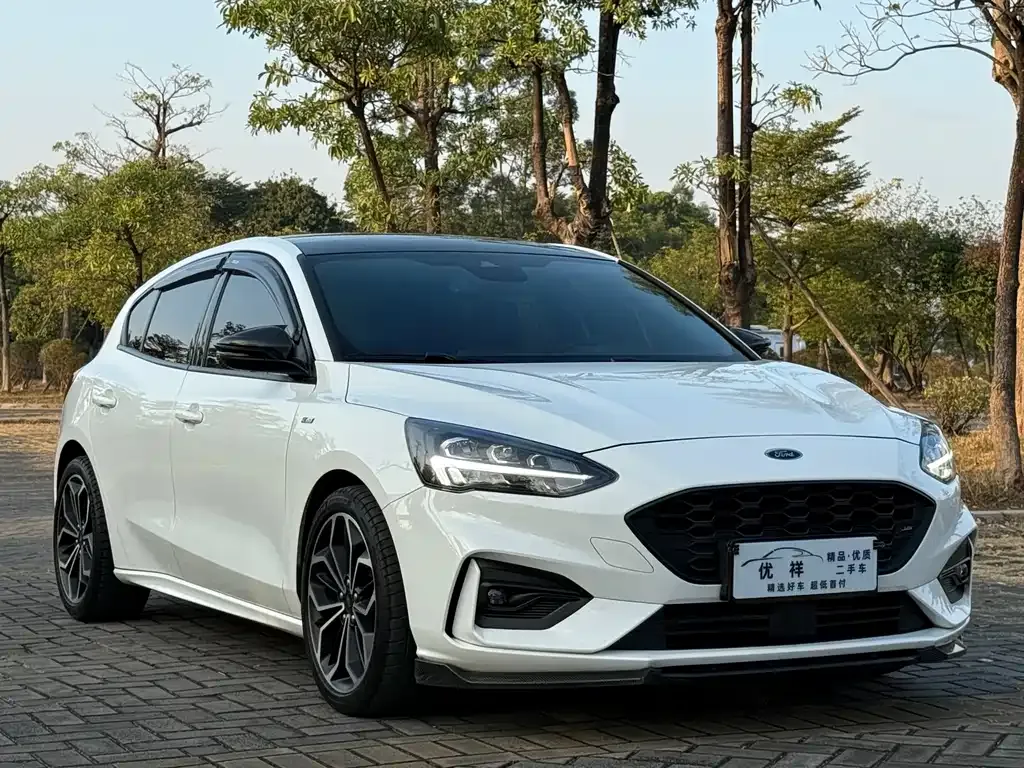 Ford Focus 2022 из CN, фото 10