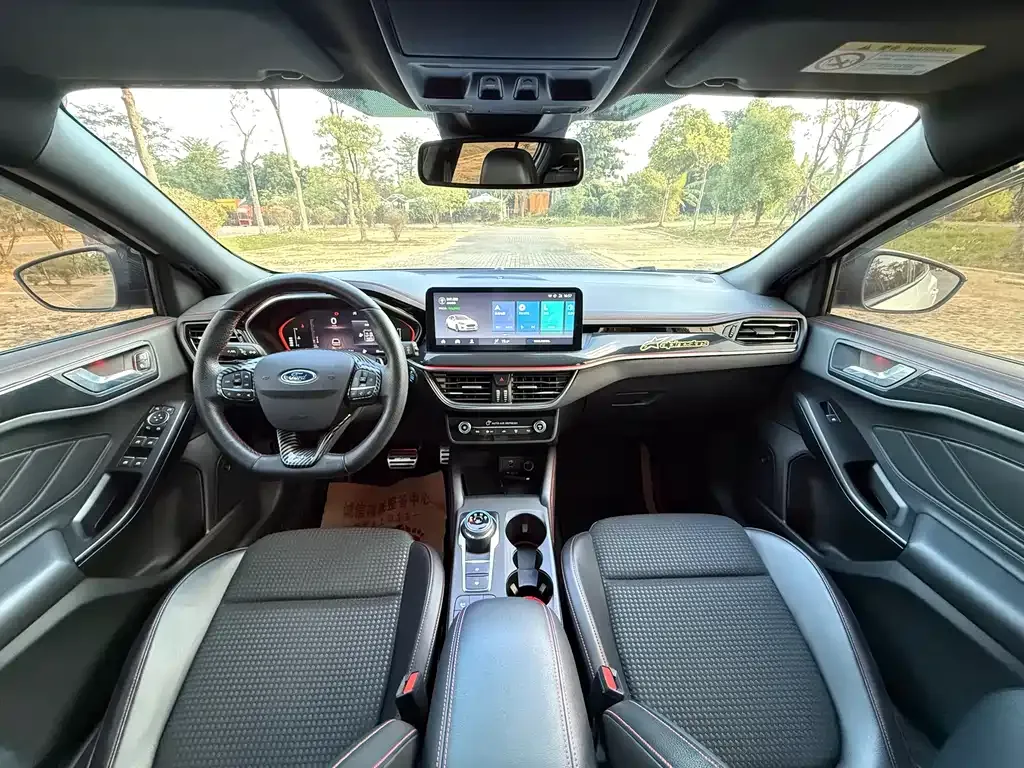 Ford Focus 2022 из CN, фото 7