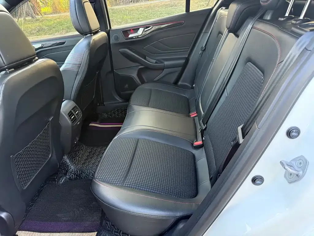 Ford Focus 2022 из CN, фото 6