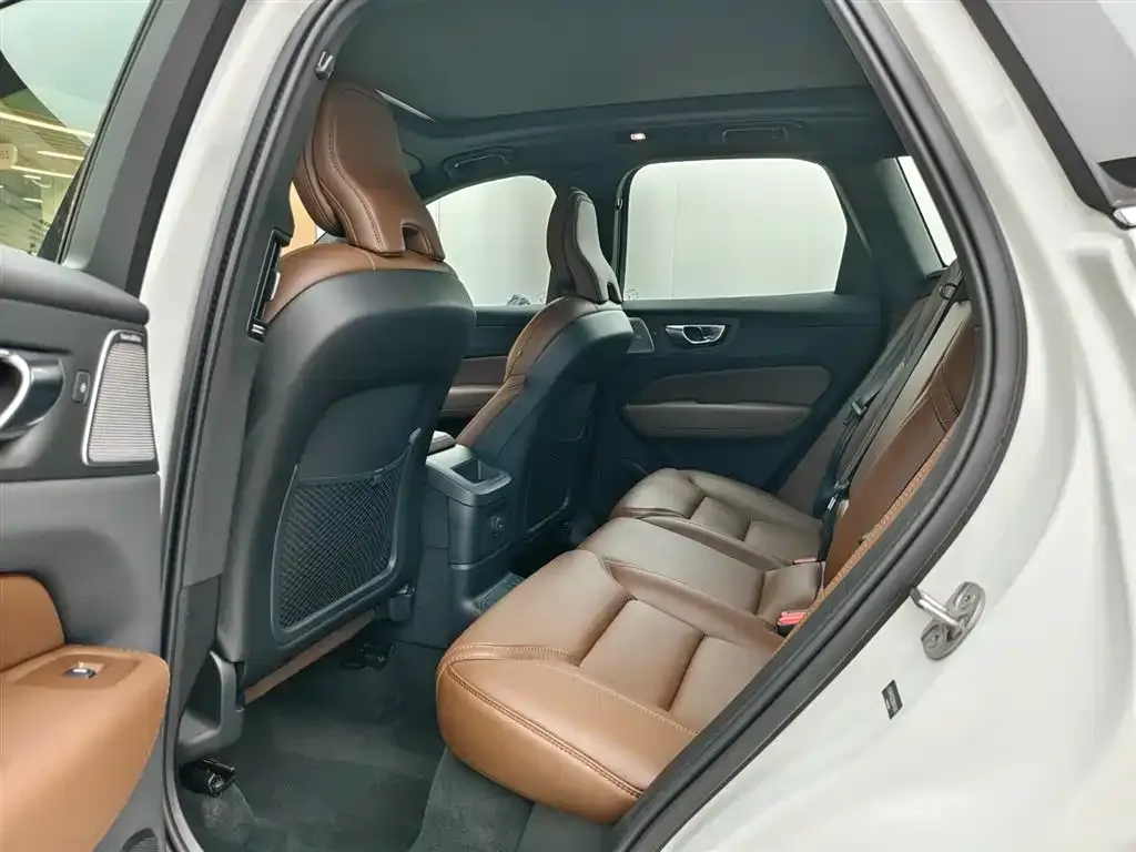 Volvo XC60 PHEV 2024 из CN, фото 8