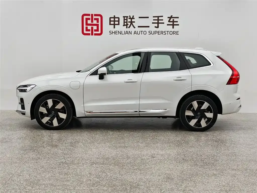 Volvo XC60 PHEV 2024 из CN, фото 3