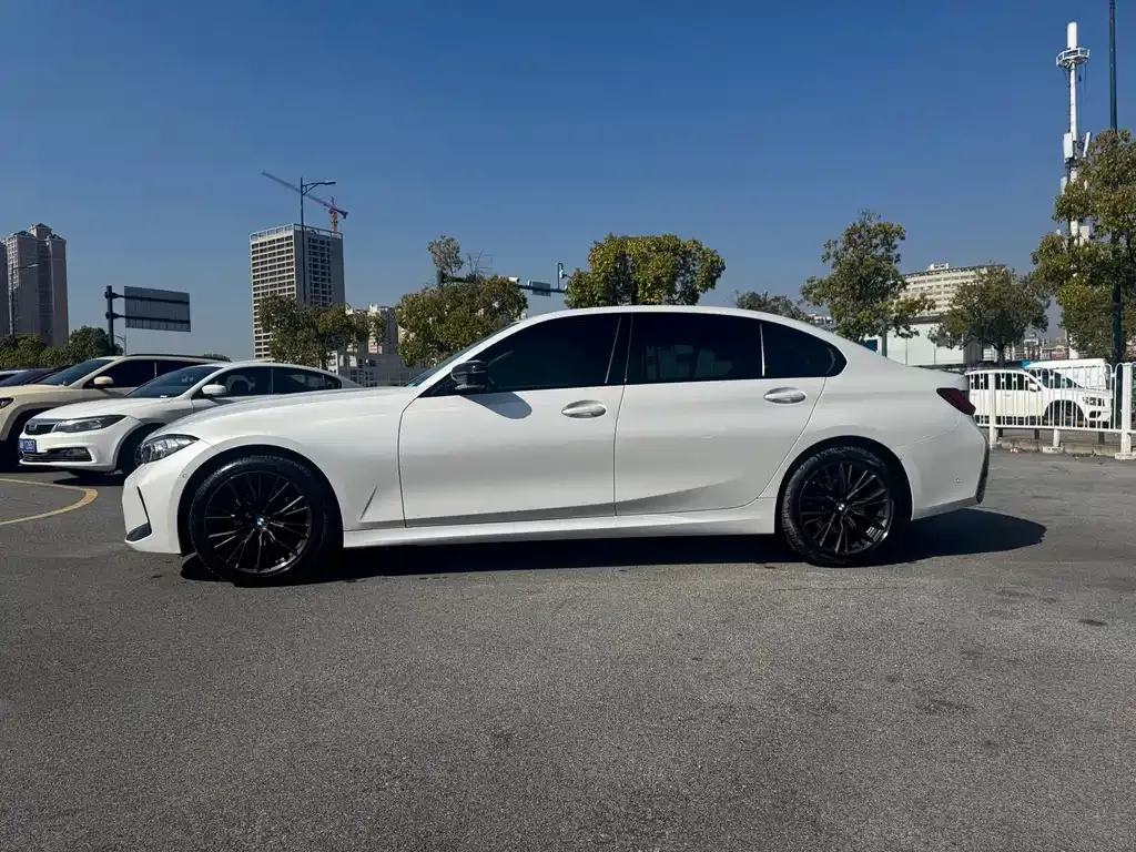 BMW 3 Series 2023 из CN, фото 9