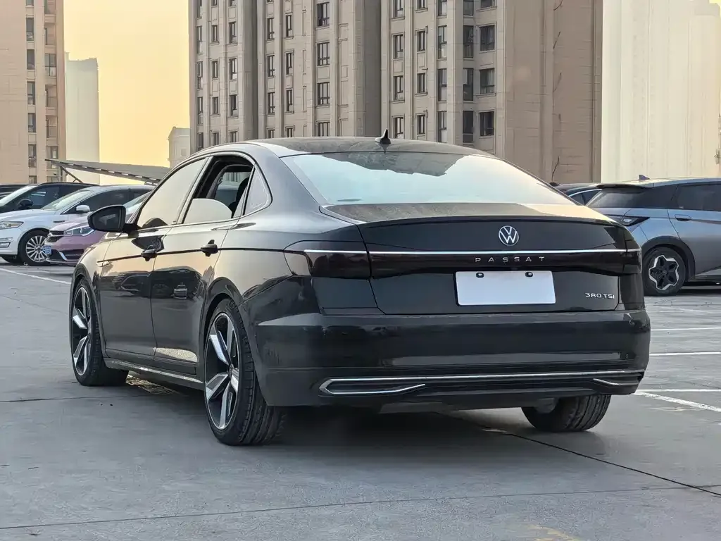 Volkswagen Passat 2023 из CN, фото 3