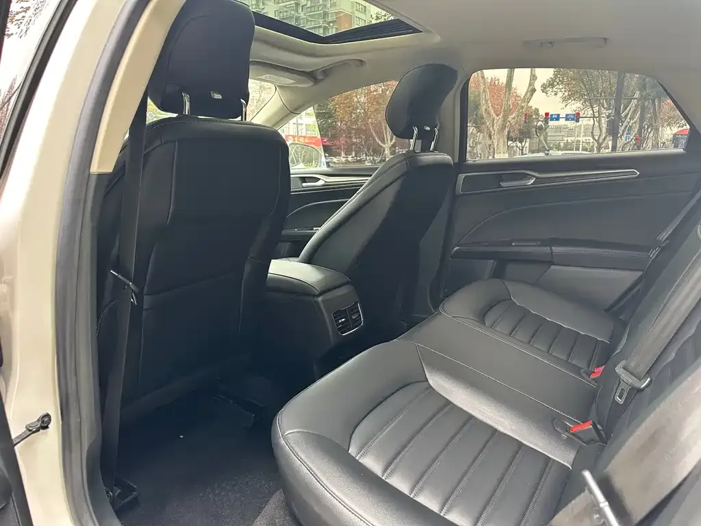 Ford Mondeo 2022 из CN, фото 2