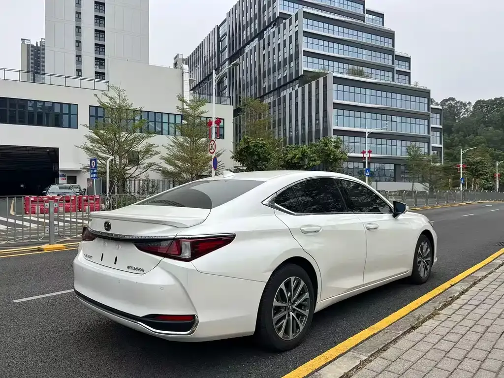 Lexus ES 2024 из CN, фото 9