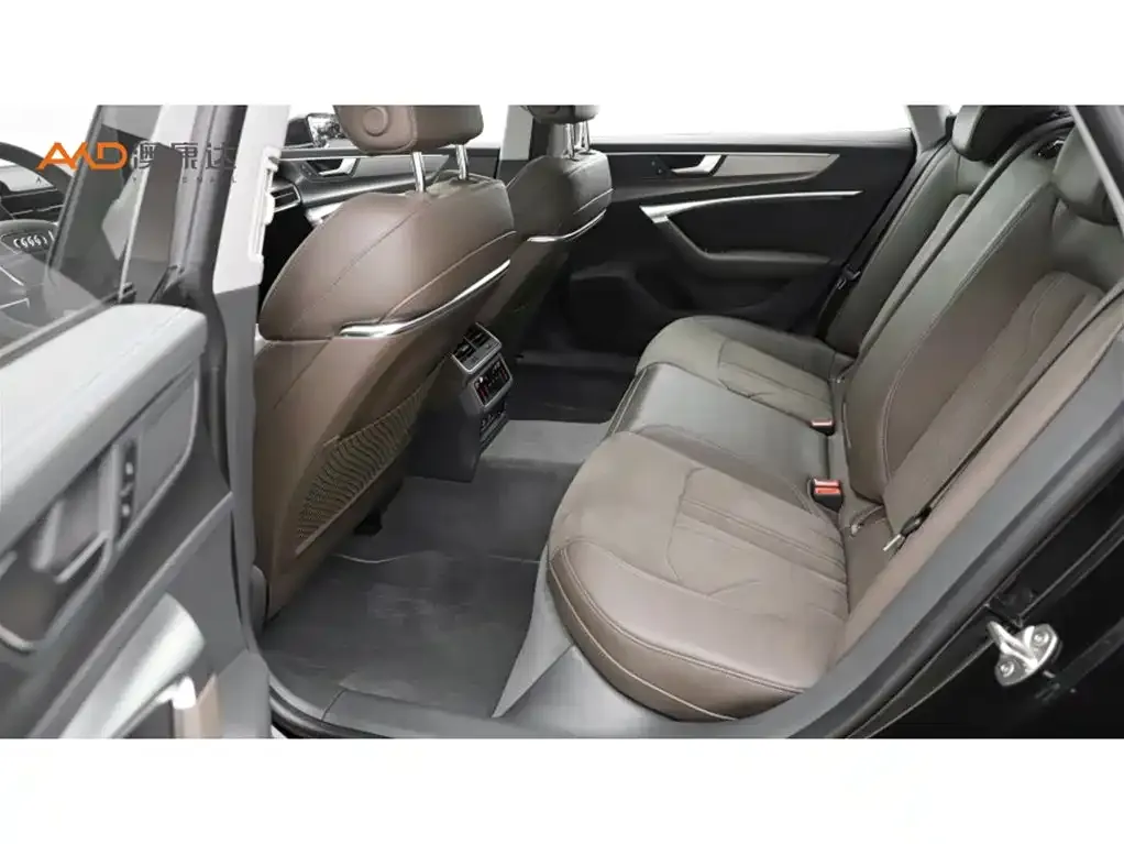 Audi A7L 2024 из CN, фото 4