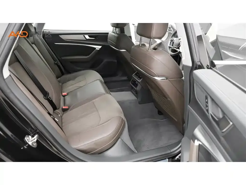 Audi A7L 2024 из CN, фото 8