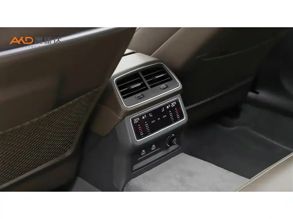 Audi A7L 2024 из CN, фото 5