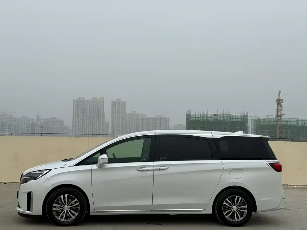 Buick GL8 2024 из CN, фото 2