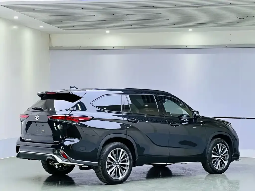 Toyota Crown Kluger 2024 из CN, фото 9