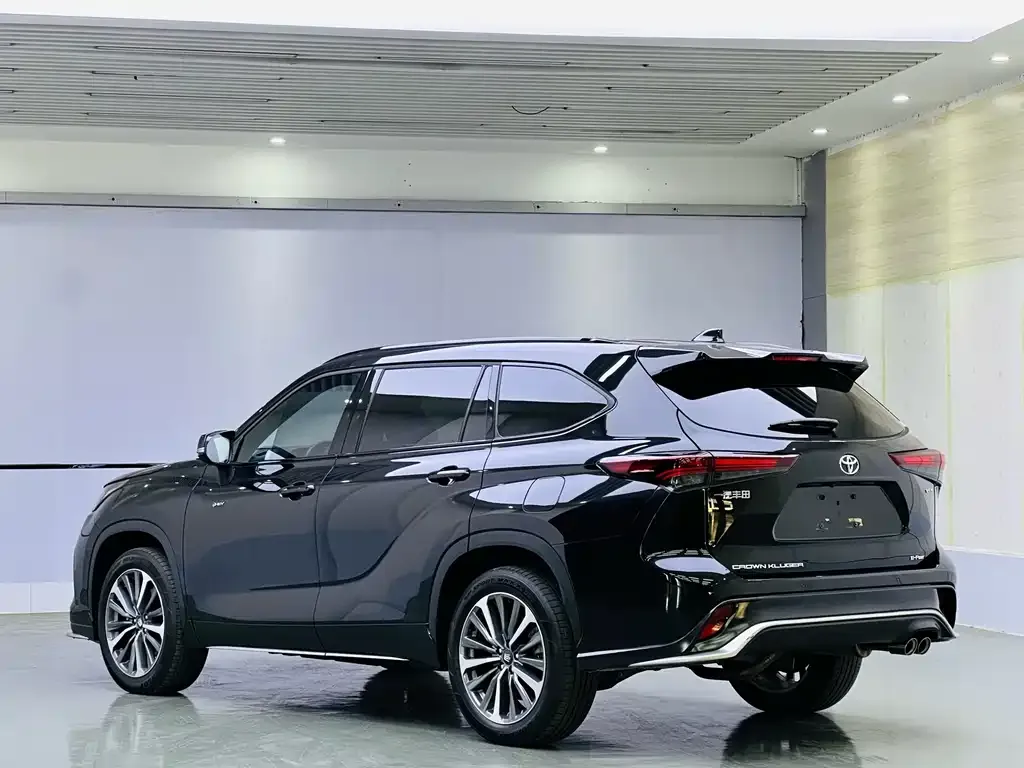 Toyota Crown Kluger 2024 из CN, фото 7