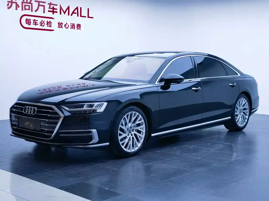 Audi A8 — фото 1