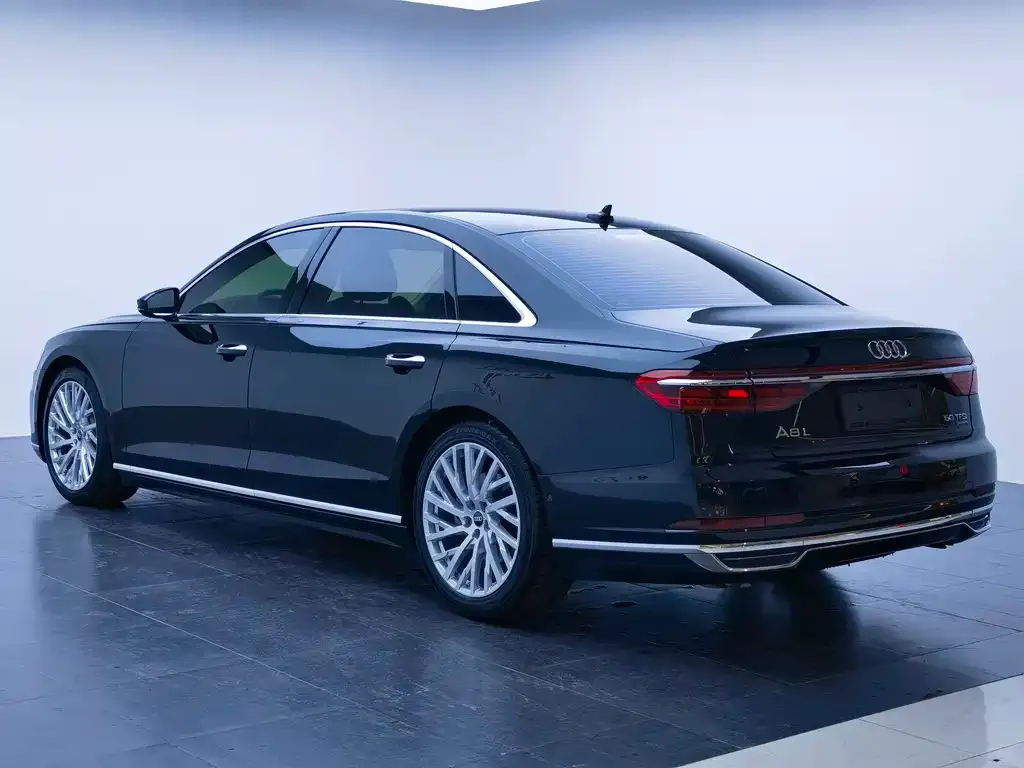 Audi A8 — фото 7