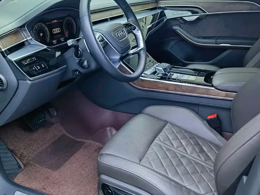 Audi A8 — фото 10