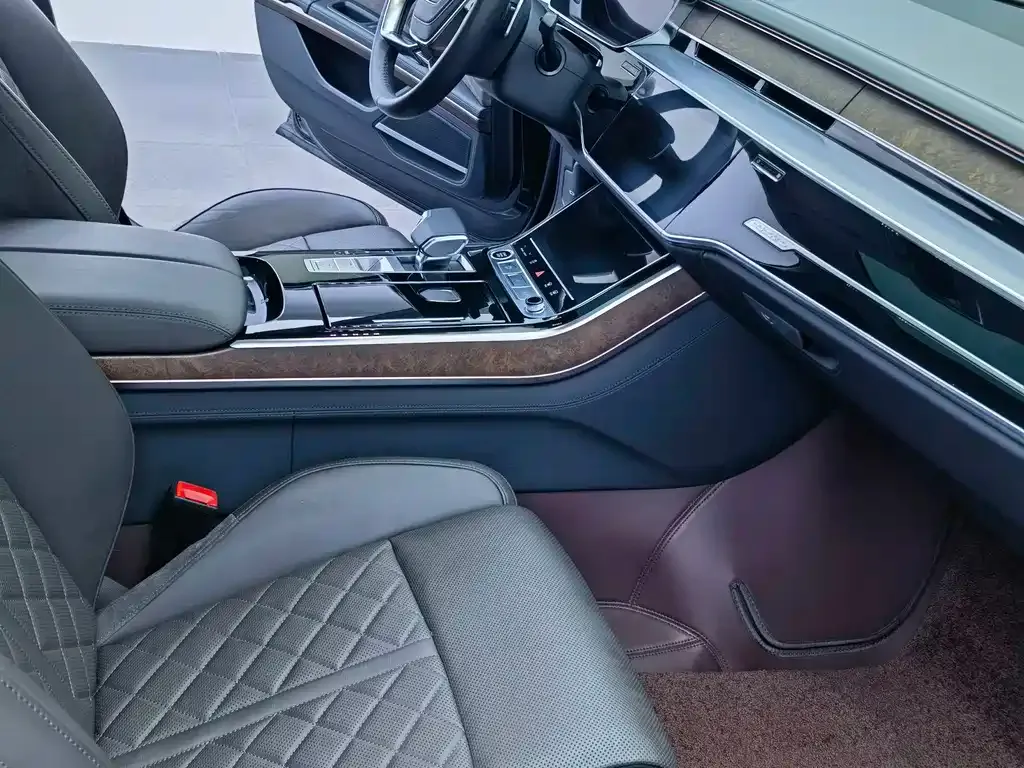 Audi A8 — фото 8