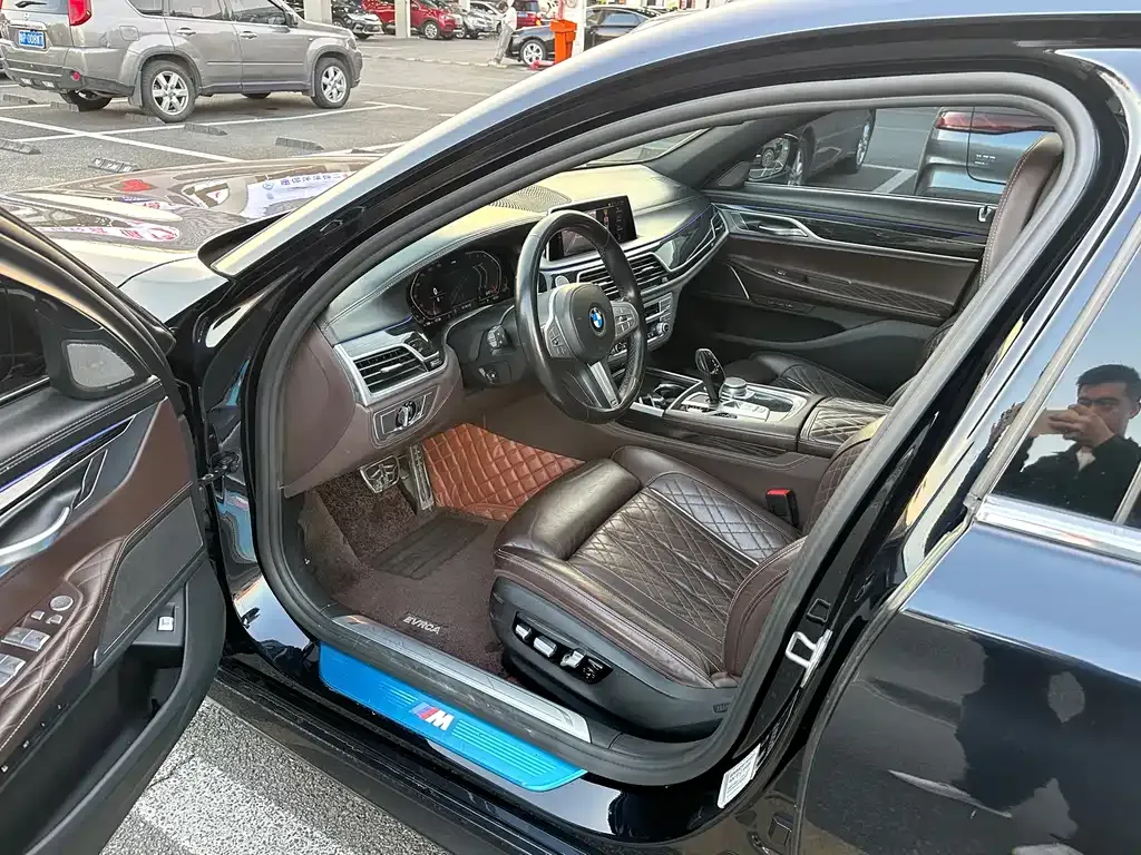 BMW 7 Series 2021 из CN, фото 8
