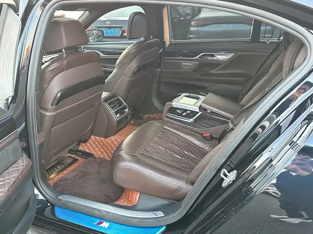 BMW 7 Series 2021 из CN, фото 10