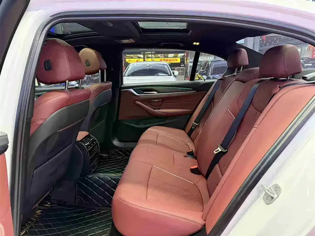 BMW 5 Series 2024 из CN, фото 7