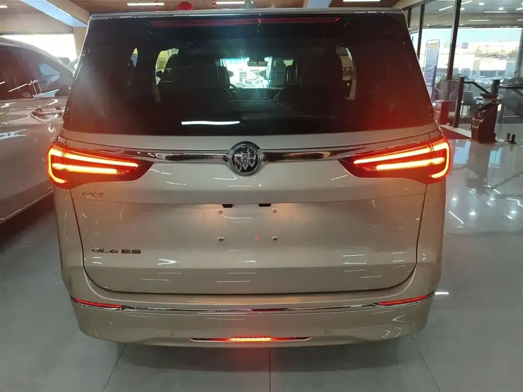 Buick GL8 2022 из CN, фото 3