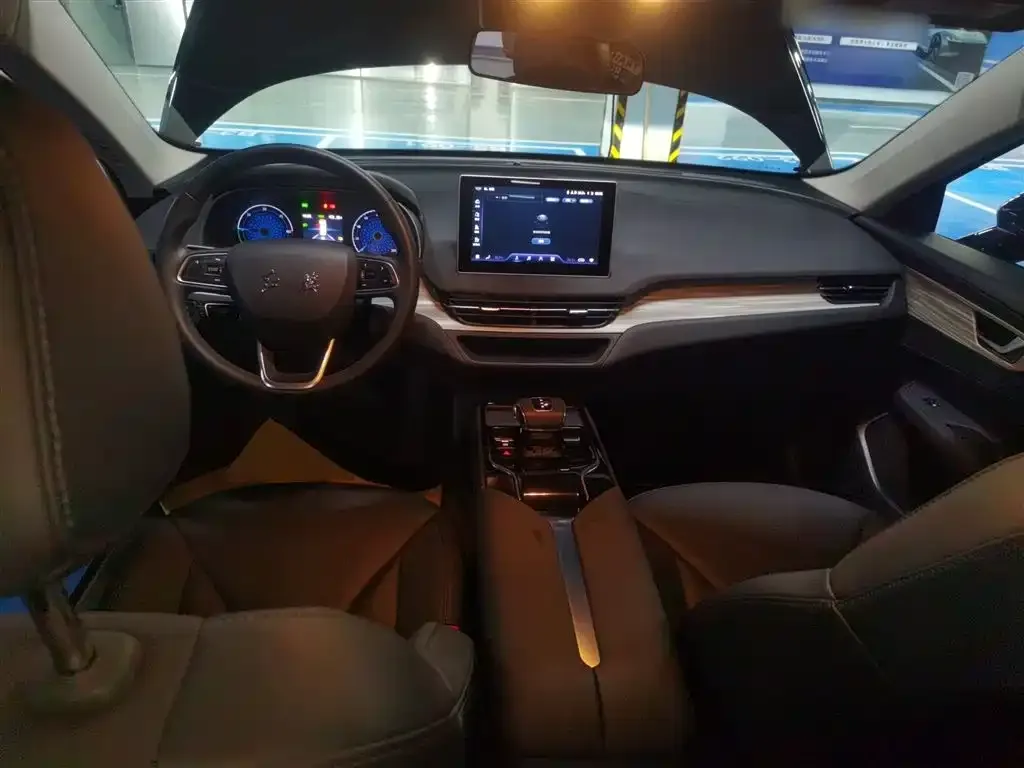 Hongqi E-QM5 2024 из CN, фото 3