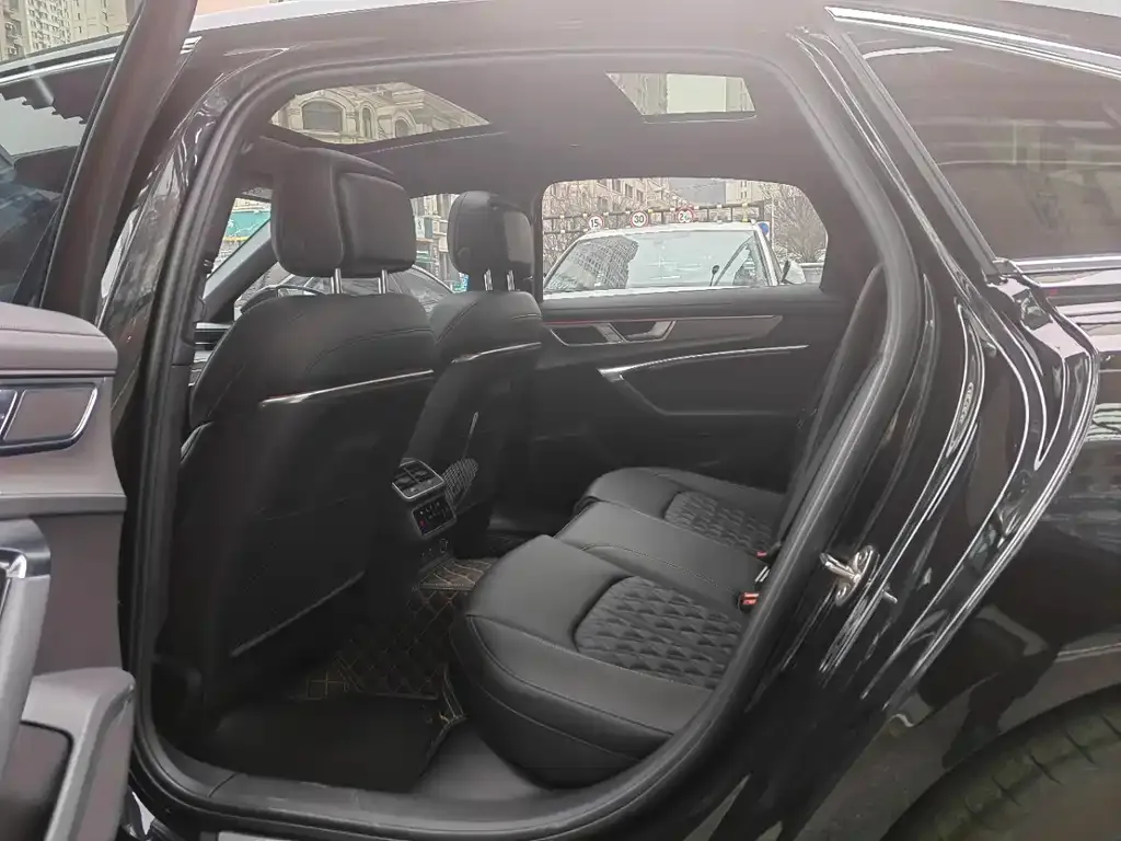 Audi A6L 2025 из CN, фото 4
