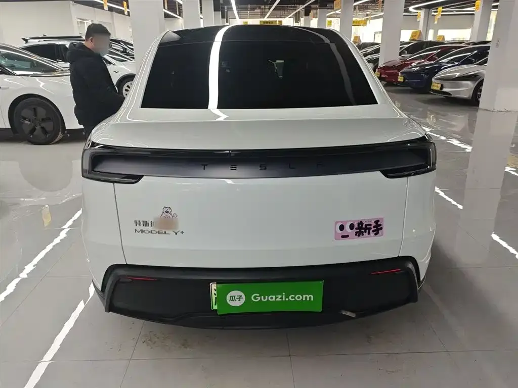 Tesla Model Y — фото 10