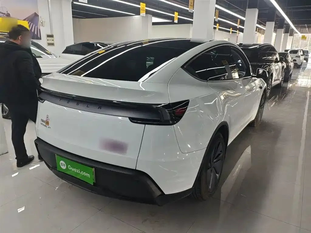 Tesla Model Y — фото 9