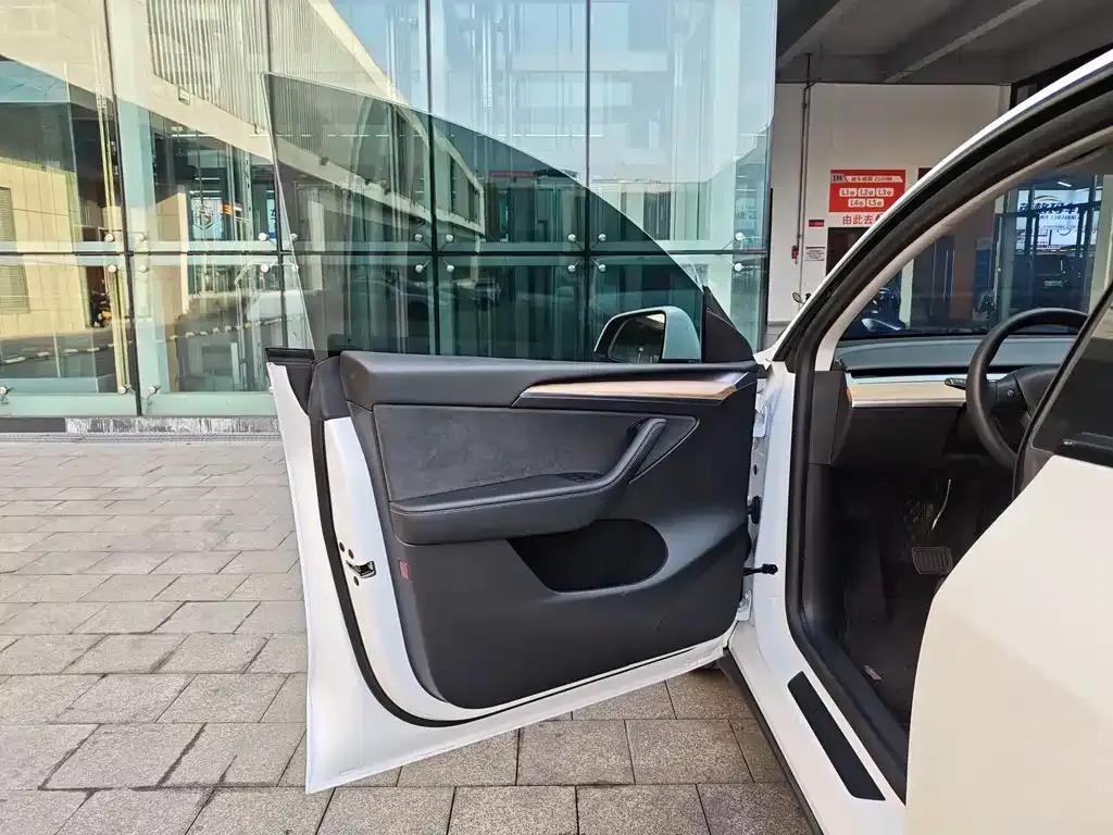 Tesla Model Y 2022 из CN, фото 3