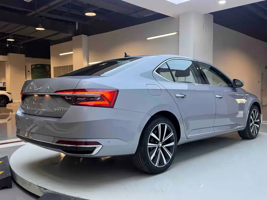 Skoda Superb 2023 из CN, фото 2