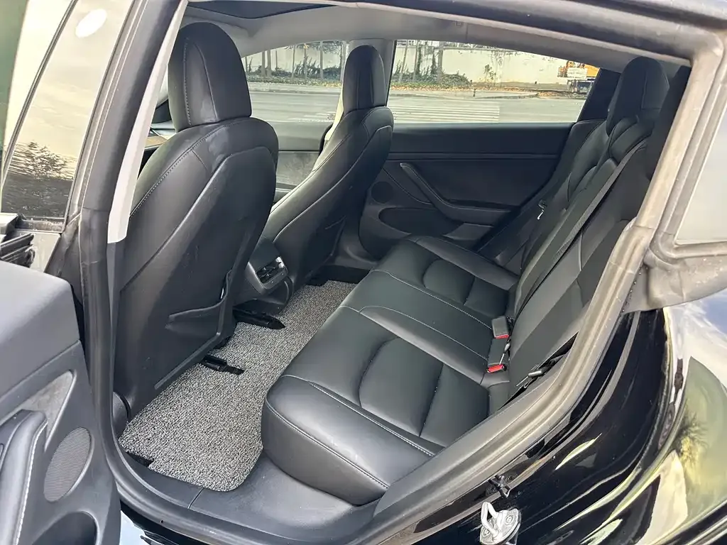 Tesla Model 3 — фото 3