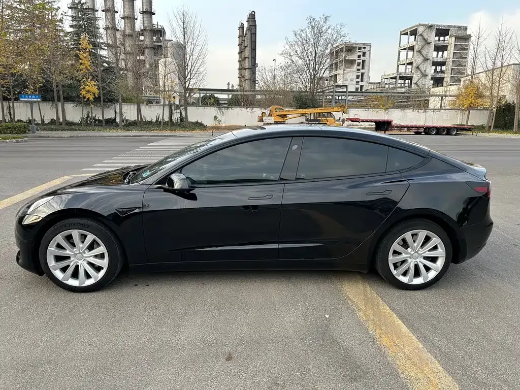 Tesla Model 3 — фото 5