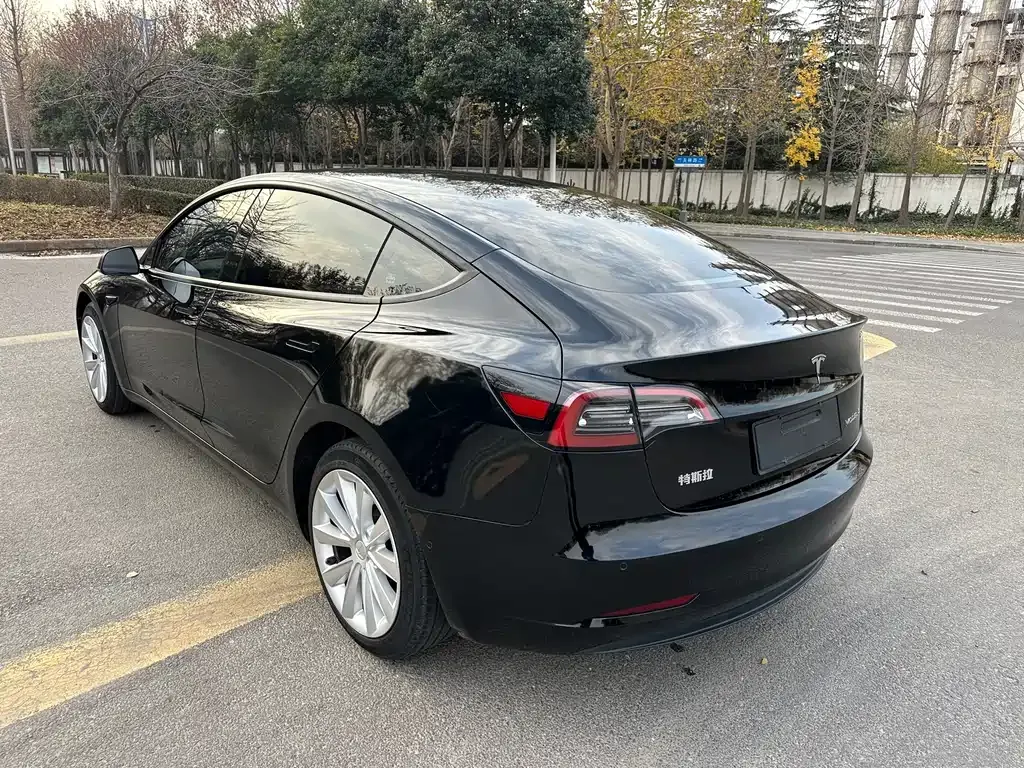Tesla Model 3 — фото 8