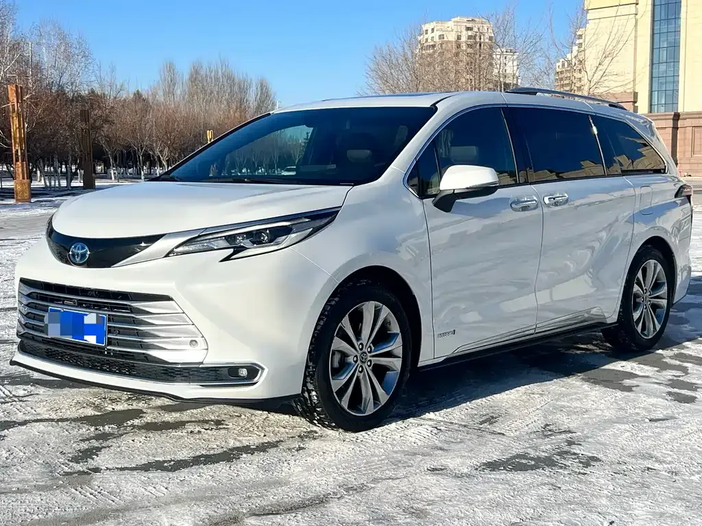 Toyota Sienna 2023 из CN, фото 1