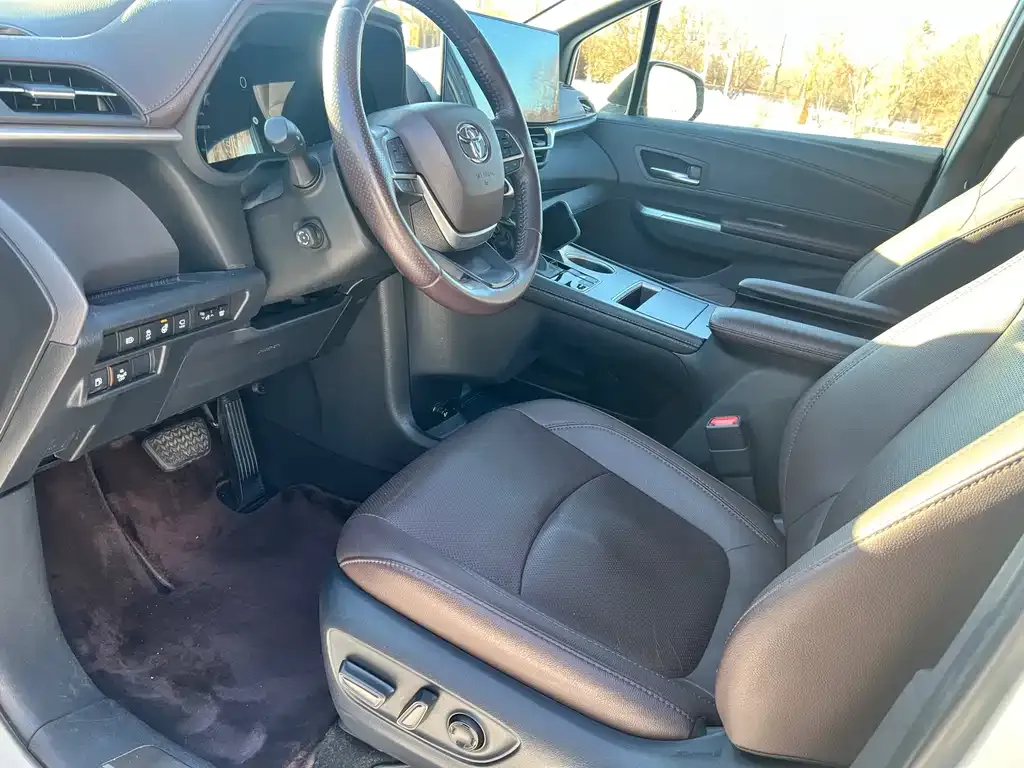 Toyota Sienna 2023 из CN, фото 2