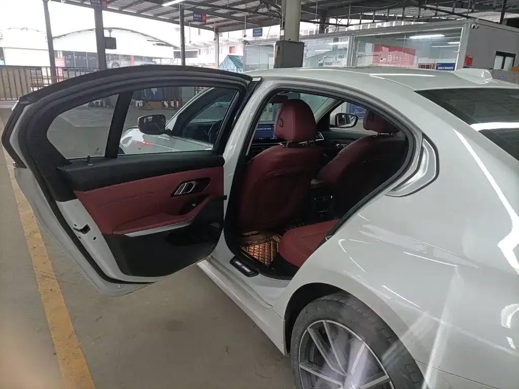 BMW 3 Series 2024 из CN, фото 6