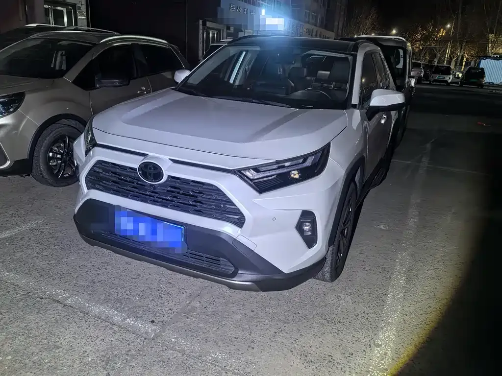 Toyota RAV4 2024 из CN, фото 1