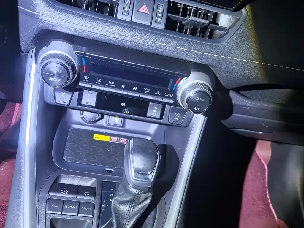 Toyota RAV4 2024 из CN, фото 5