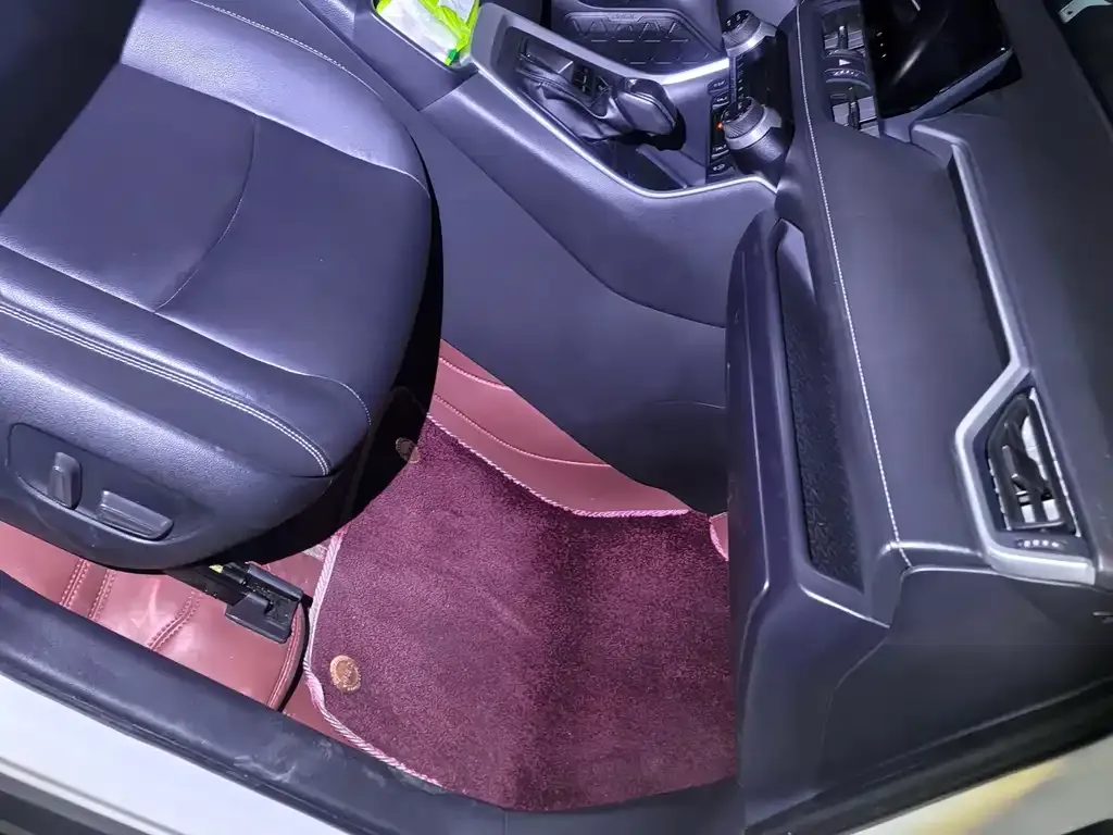 Toyota RAV4 2024 из CN, фото 3