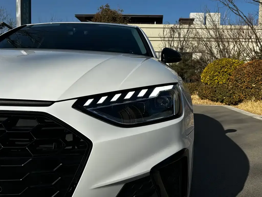 Audi A4L 2022 из CN, фото 2