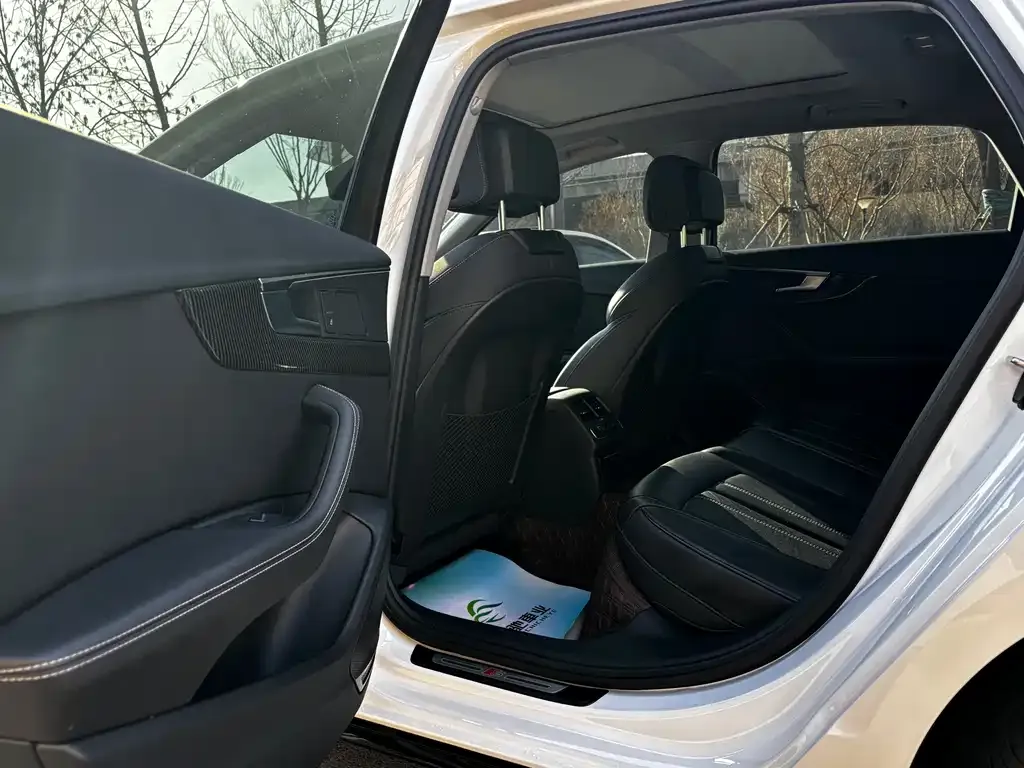 Audi A4L 2022 из CN, фото 7