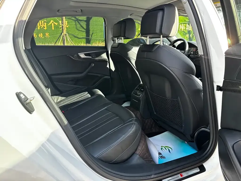 Audi A4L 2022 из CN, фото 3