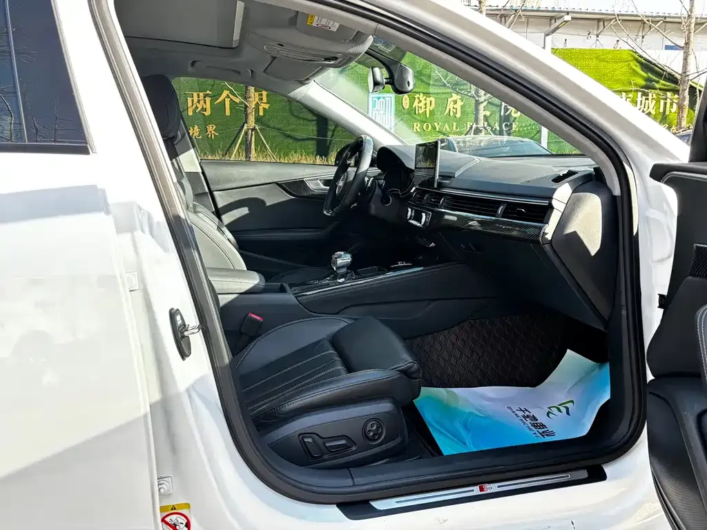 Audi A4L 2022 из CN, фото 9