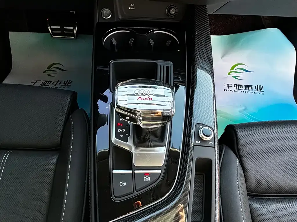 Audi A4L 2022 из CN, фото 5