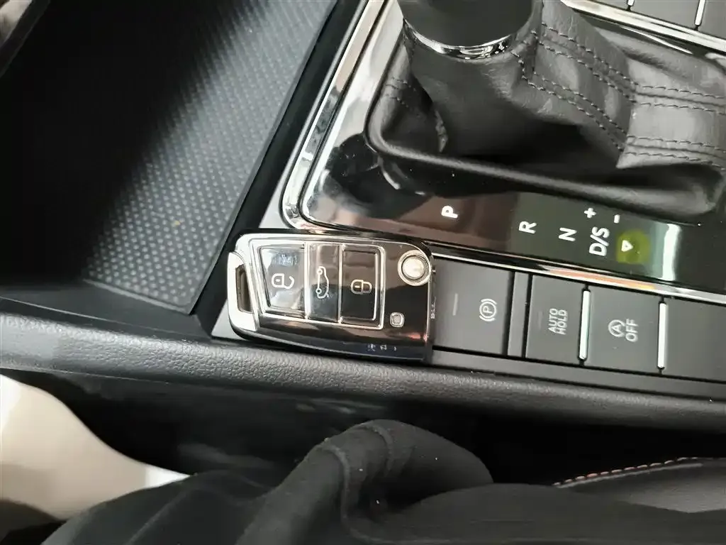 Volkswagen Bora 2023 из CN, фото 9