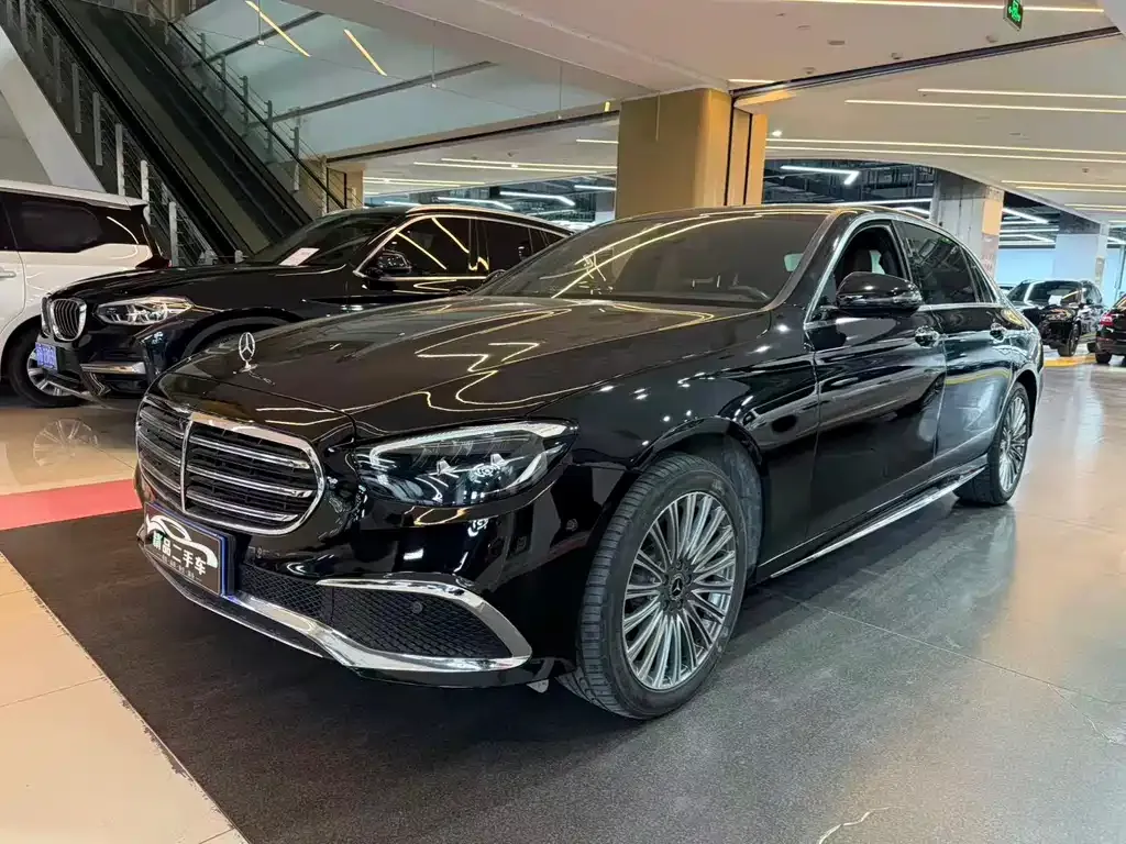 Mercedes-Benz E-Class — фото 1